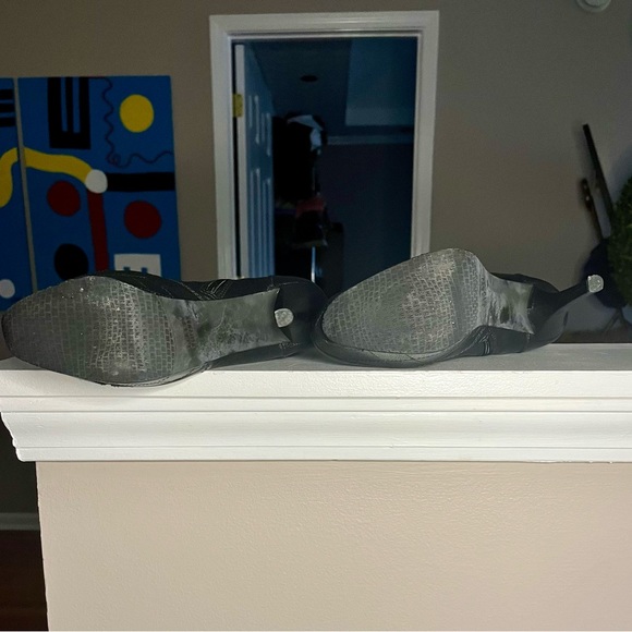 Stuart Weitzman Combat, Fur Top, Lace Front, side zipper, size 7.5, color black - Picture 6 of 8